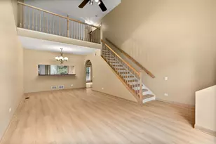 620 N Charter Hall Dr, Palatine, IL 60067 - Photo 5