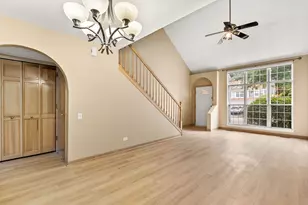 620 N Charter Hall Dr, Palatine, IL 60067 - Photo 3