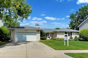 757 Oakwood Dr, Westmont, IL 60559 - Photo 1