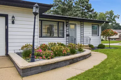 270 Berkshire Drive, Crystal Lake, IL 60014 - Photo 3