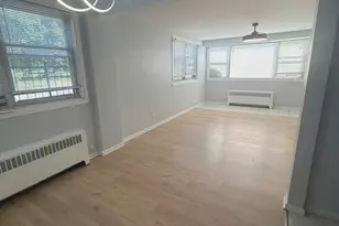 6700 S Paxton Ave, Chicago, IL 60649 - Photo 9