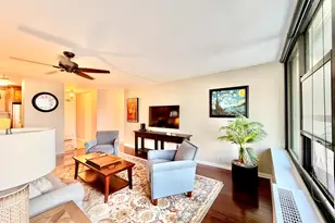 1560 N Sandburg Terrace, Chicago, IL 60610 - Photo 3