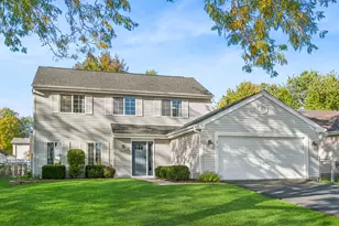 677 Windemere Ln, Carol Stream, IL 60188 - Photo 1