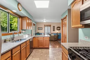 677 Windemere Ln, Carol Stream, IL 60188 - Photo 7