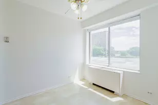 7033 N Kedzie Ave, Chicago, IL 60645 - Photo 9