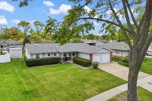 641 Clearmont Dr, Elk Grove Village, IL 60007 - Photo 3
