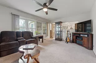 641 Clearmont Dr, Elk Grove Village, IL 60007 - Photo 5
