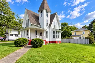 208 W Pells St, Paxton, IL 60957 - Photo 1