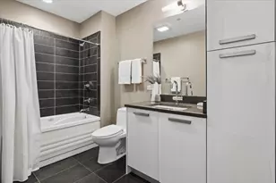110 W Superior St, Chicago, IL 60654 - Photo 17