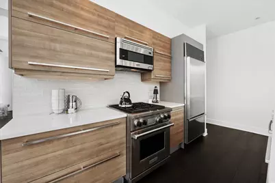 110 W Superior Street #1602, Chicago, IL 60654 - Photo 11