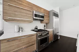 110 W Superior St, Chicago, IL 60654 - Photo 11