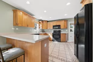 401 Division St, Saint Charles, IL 60174 - Photo 13