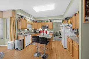 18499 W Springwood Dr, Grayslake, IL 60030 - Photo 7