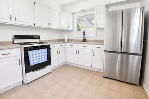 322 Sioux St, Park Forest, IL 60466 - Photo 5