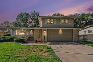 906 N Rainbow Dr, Glenwood, IL 60425 - Photo 1