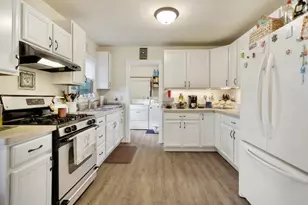 223 Ellen St, Sycamore, IL 60178 - Photo 5