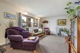 223 Ellen St, Sycamore, IL 60178 - Photo 3
