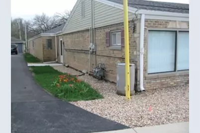 138 W Irving Park Road #front, Wood Dale, IL 60191 - Photo 19