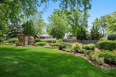 808 Lyndhurst Court, Naperville, IL 60563 - Photo 3
