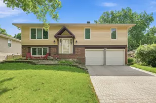 152 S Lancaster Dr, Bolingbrook, IL 60440 - Photo 1
