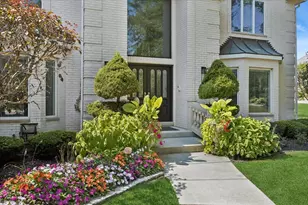 9200 Falling Waters Dr, Burr Ridge, IL 60527 - Photo 7
