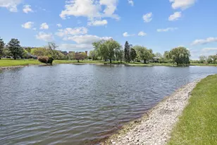 784 Leicester Rd, Elk Grove Village, IL 60007 - Photo 23