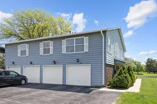 784 Leicester Rd, Elk Grove Village, IL 60007 - Photo 1