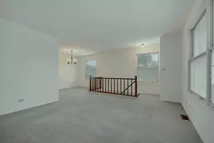 784 Leicester Rd, Elk Grove Village, IL 60007 - Photo 5
