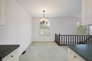 784 Leicester Rd, Elk Grove Village, IL 60007 - Photo 11