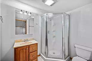 364 E Lincoln Ave, Glendale Heights, IL 60139 - Photo 17
