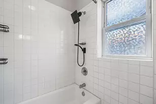 3224 W Berteau Ave, Chicago, IL 60618 - Photo 13