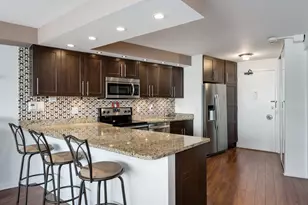 300 N State St, Chicago, IL 60654 - Photo 5