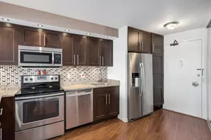 300 N State St, Chicago, IL 60654 - Photo 3