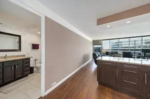300 N State St, Chicago, IL 60654 - Photo 7
