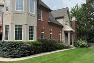 140 Roundtree Ct, Bloomingdale, IL 60108 - Photo 1