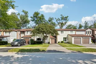 793 Lakeside Cir Dr, Wheeling, IL 60090 - Photo 1