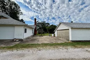 111 N Adams St, Carthage, IL 62321 - Photo 5