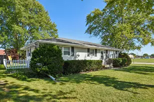 101 Newton Dr, Morris, IL 60450 - Photo 3