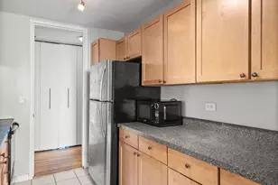 655 W Irving Park Rd, Chicago, IL 60613 - Photo 9