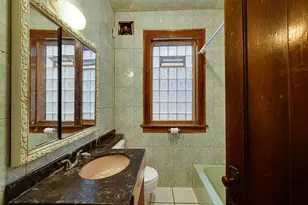 5753 N Washtenaw Ave, Chicago, IL 60659 - Photo 21
