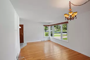 1419 W St James Pl, Arlington Heights, IL 60005 - Photo 5