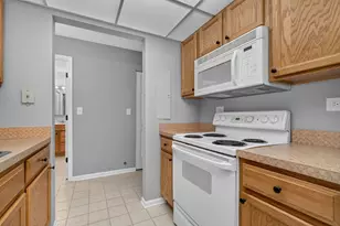 1 Bloomingdale Pl, Bloomingdale, IL 60108 - Photo 9
