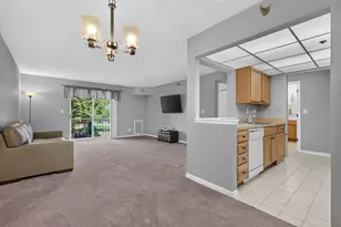 1 Bloomingdale Pl, Bloomingdale, IL 60108 - Photo 7
