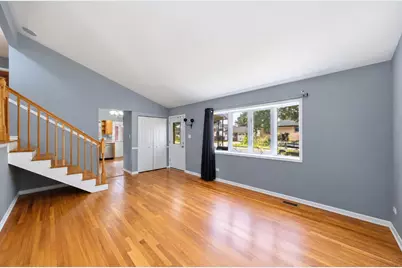132 E Montana Avenue, Glendale Heights, IL 60139 - Photo 5