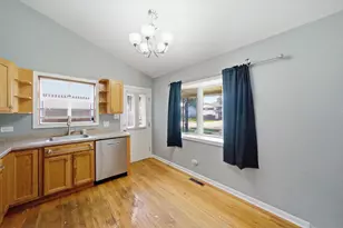 132 E Montana Ave, Glendale Heights, IL 60139 - Photo 7
