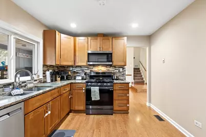 5701 Bedford Court, Hanover Park, IL 60133 - Photo 9