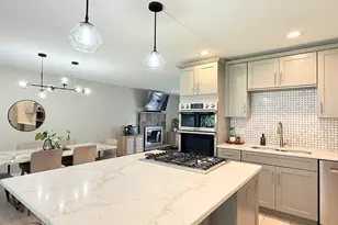 546 S Stuart Ln, Palatine, IL 60067 - Photo 9