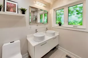 901 Park Plaine Ave, Park Ridge, IL 60068 - Photo 9