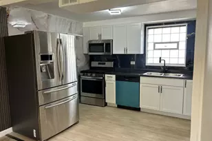 9513 S Merrion Ave, Chicago, IL 60617 - Photo 3