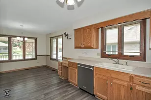 826 Deer Path Ln, Elwood, IL 60421 - Photo 7